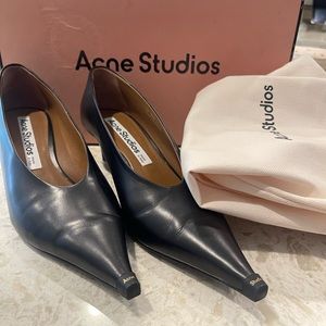ACNE BLACK POINTY KITTY HEELS SZ 36
